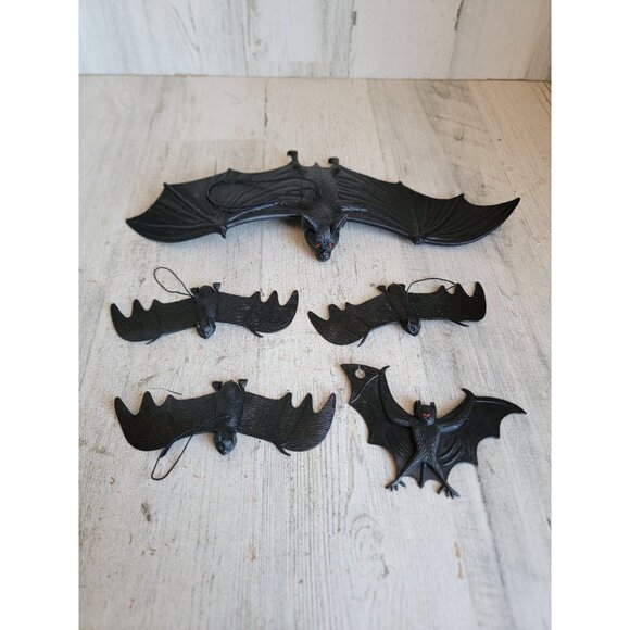 Rubber miniature Halloween bats scary hanging home decor set - Picture 1 of 9